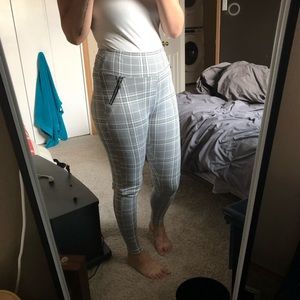 Light gray stripped legging